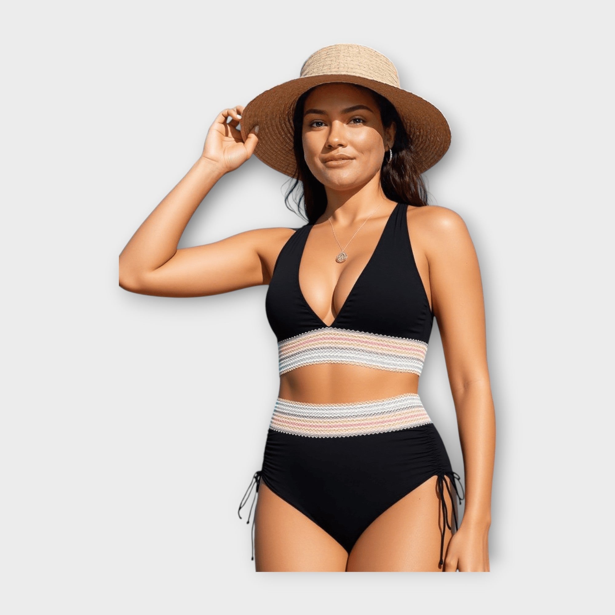Bikini su Nėrinių Detalėmis ir Aukštu Juosmeniu