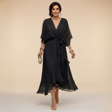 Monica – nesenstanti elegancija ir V formos iškirptė