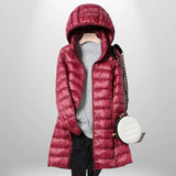 Feathra – Moteriška pūsta striukė su kapušonu ir užtrauktuku