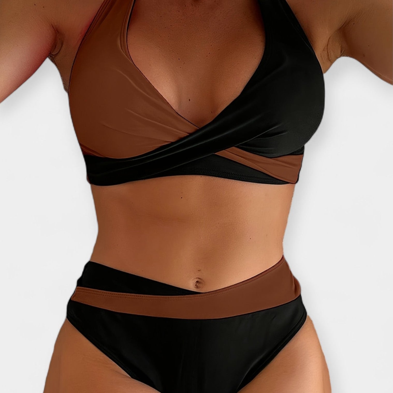 Bikini su Kryžminiu Kaklu